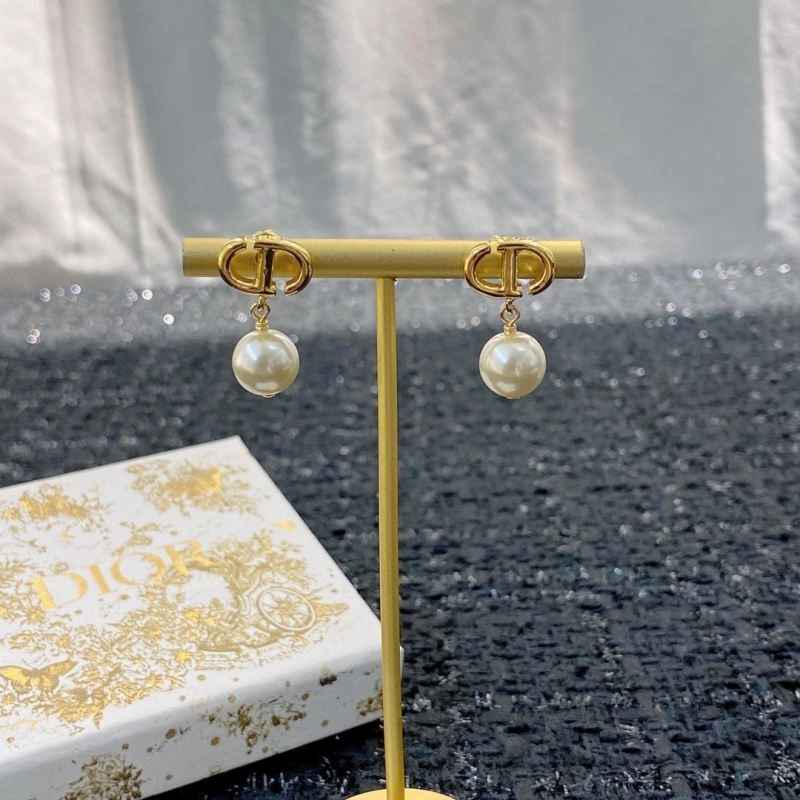 Compact Christian Dior Earrings 236350