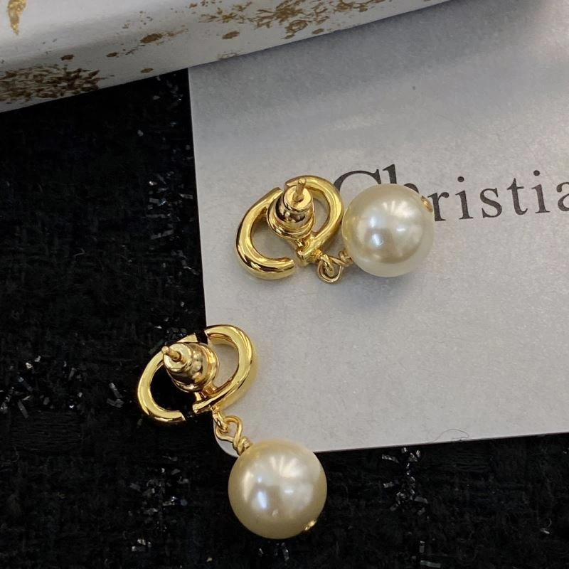 Compact Christian Dior Earrings 236350