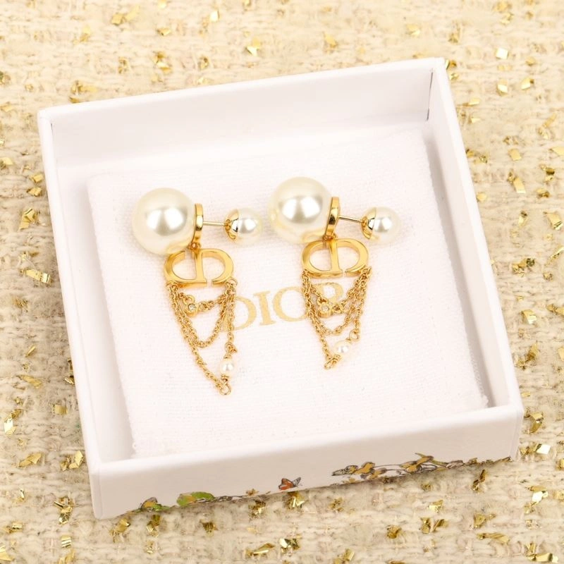 Tailored Christian Dior Earrings 236415