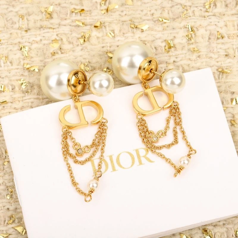 Tailored Christian Dior Earrings 236415