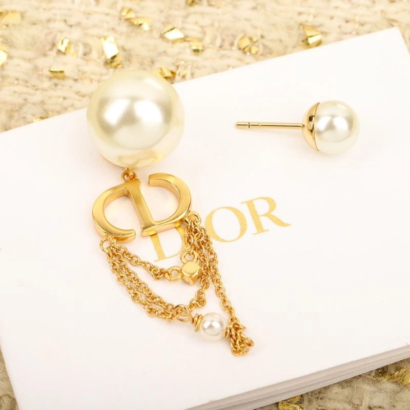 Tailored Christian Dior Earrings 236415