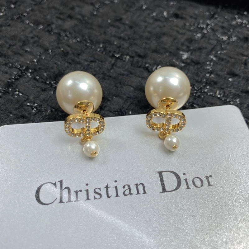 Comfortable Christian Dior Earrings 235622