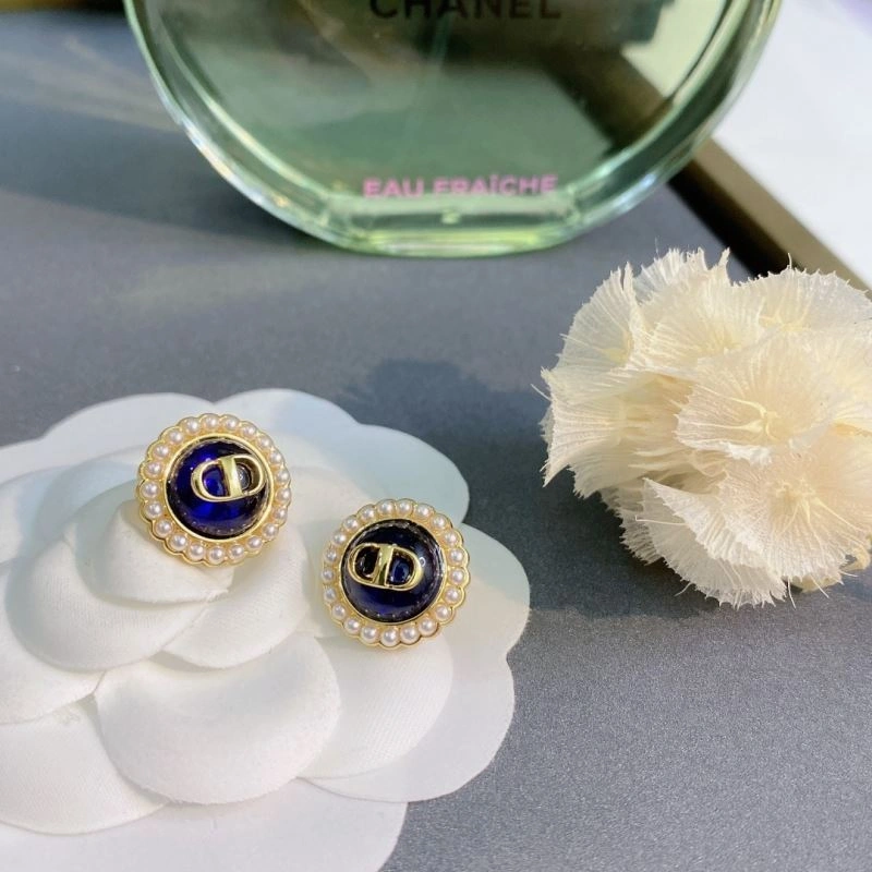 Compact Christian Dior Earrings 235612