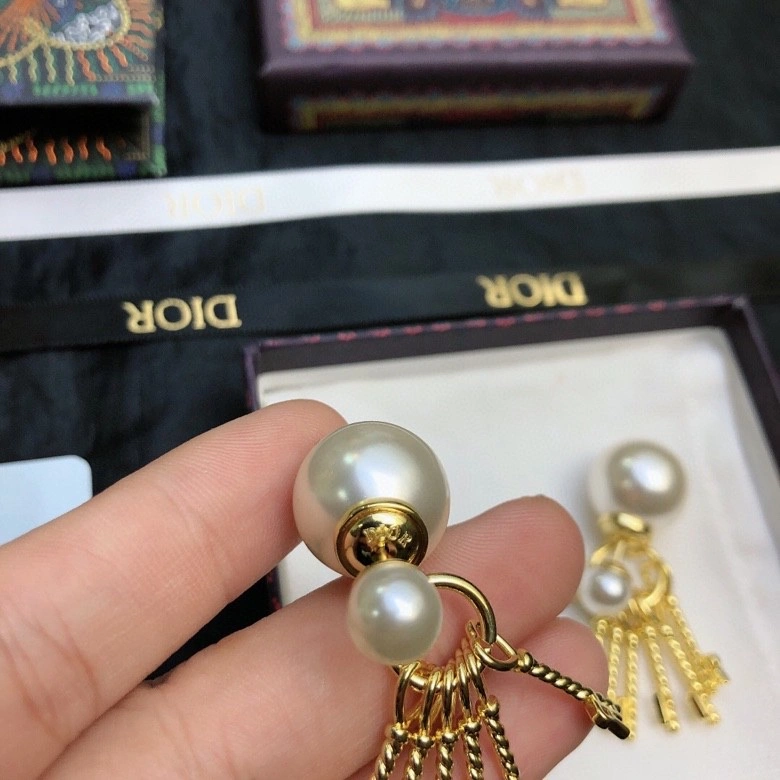 Christian Dior Earrings Chic 235590