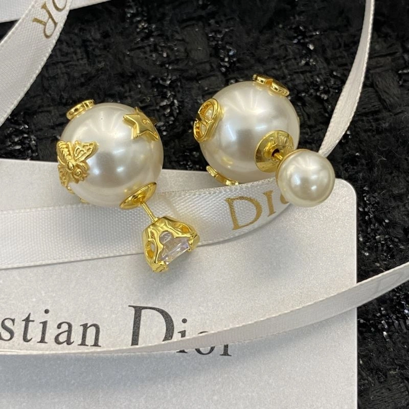 Effortless Christian Dior Earrings 235539