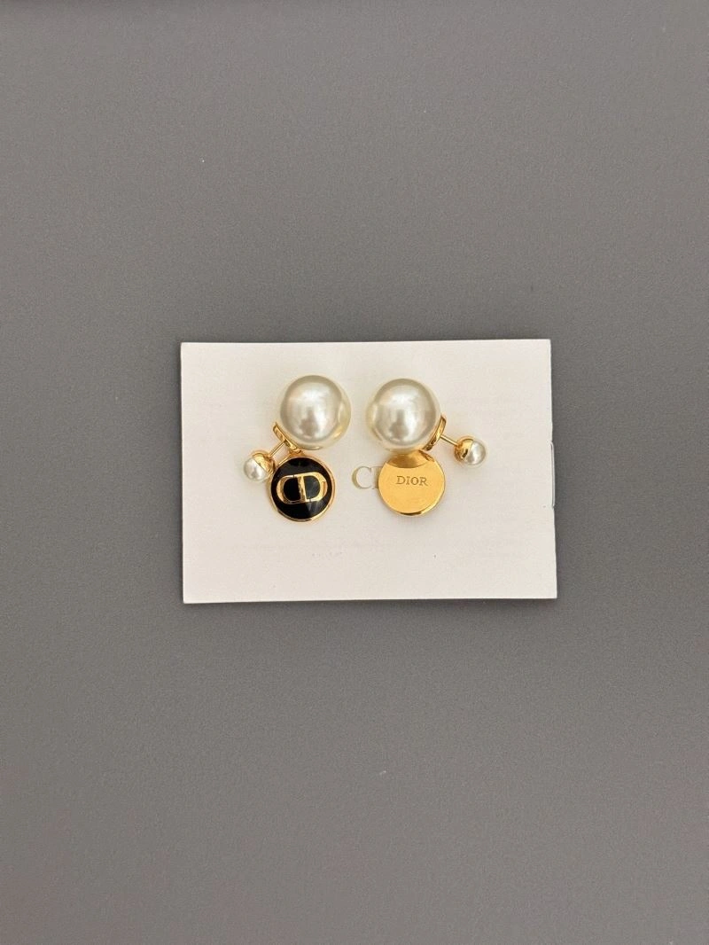 Breathable Christian Dior Earrings 235530