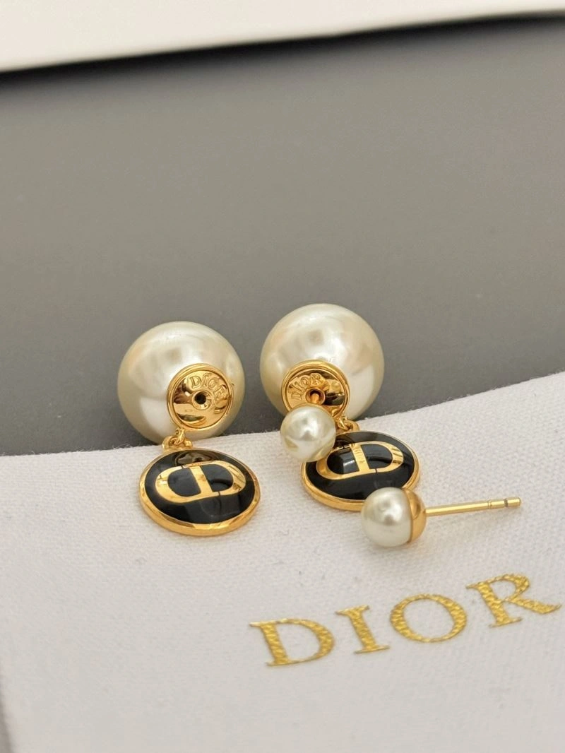 Breathable Christian Dior Earrings 235530