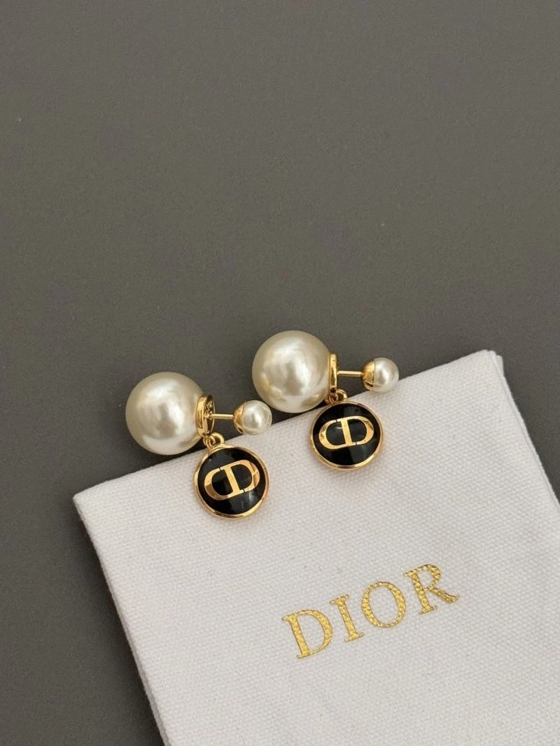 Breathable Christian Dior Earrings 235530