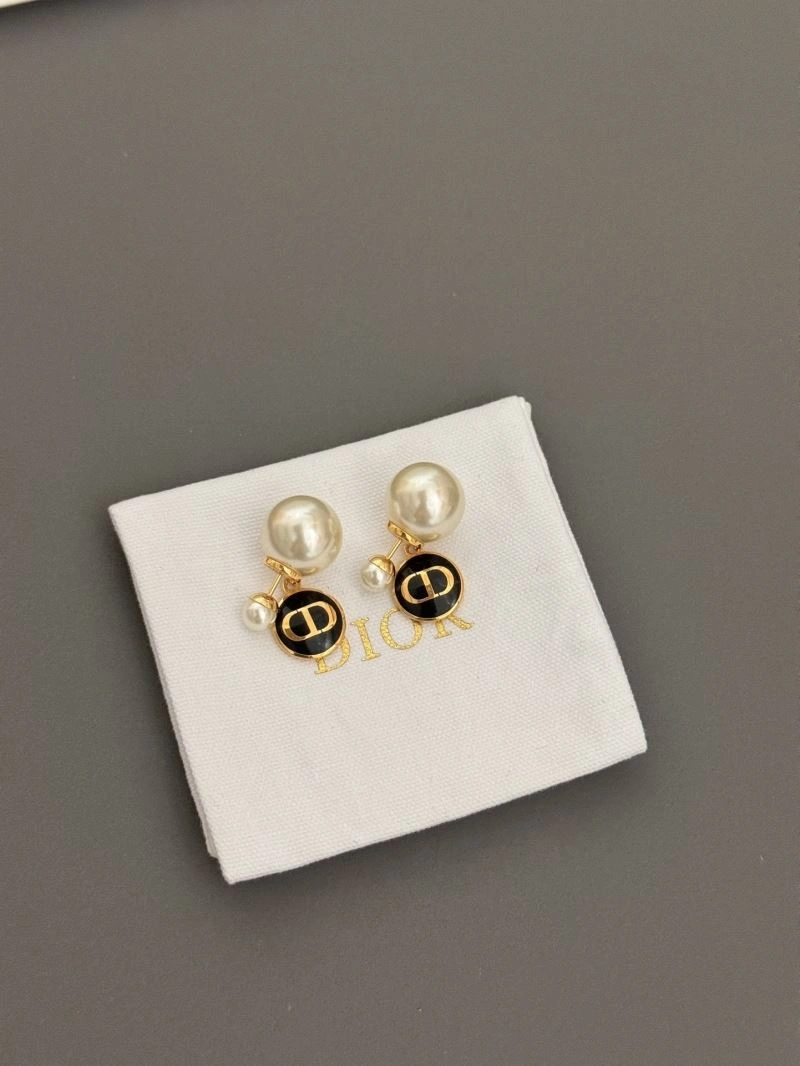 Breathable Christian Dior Earrings 235530