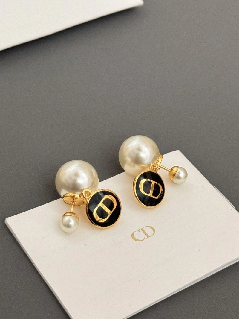 Breathable Christian Dior Earrings 235530