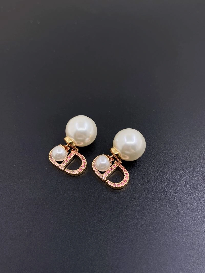 Sleek Christian Dior Earrings 235523