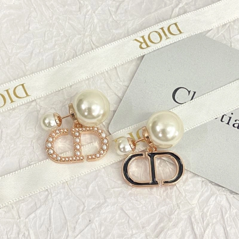 Lightweight Christian Dior Earrings 235347