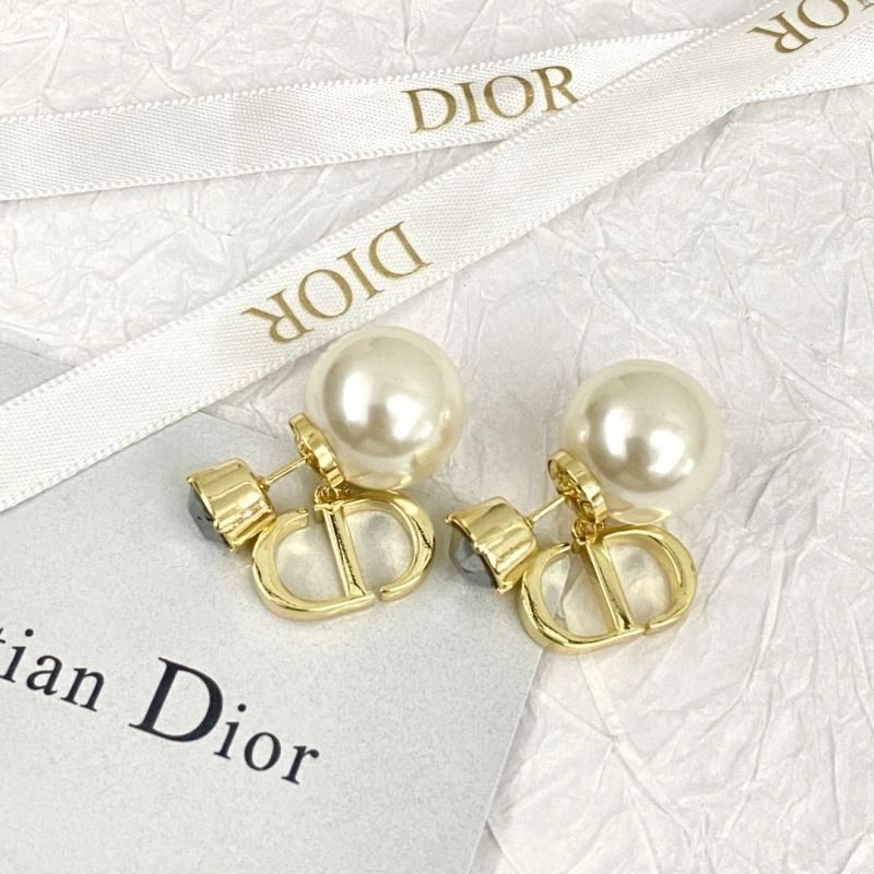 Versatile Christian Dior Earrings 235326