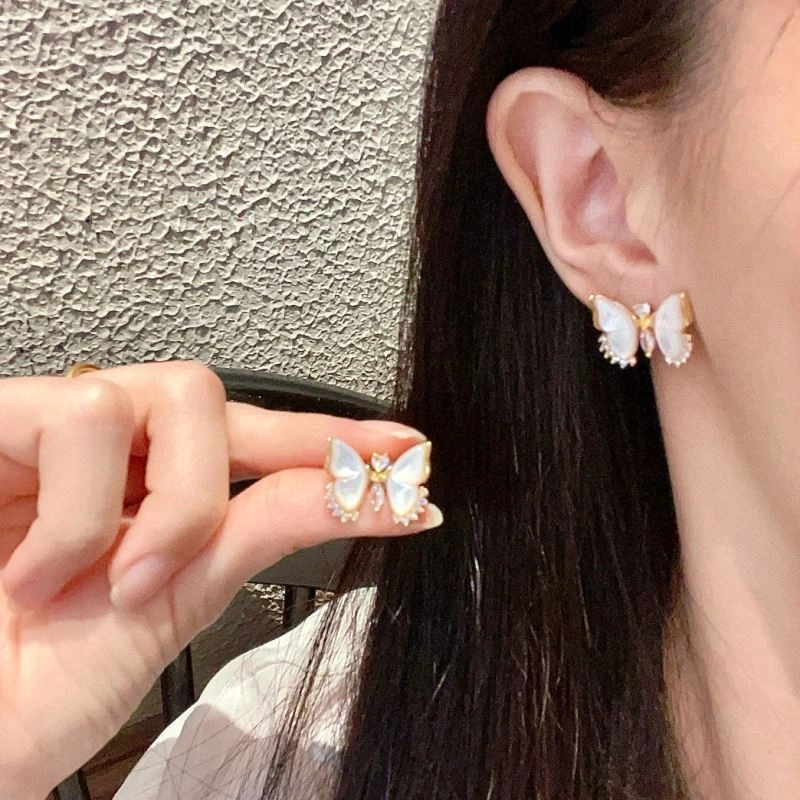 Soft Christian Dior Earrings 235289
