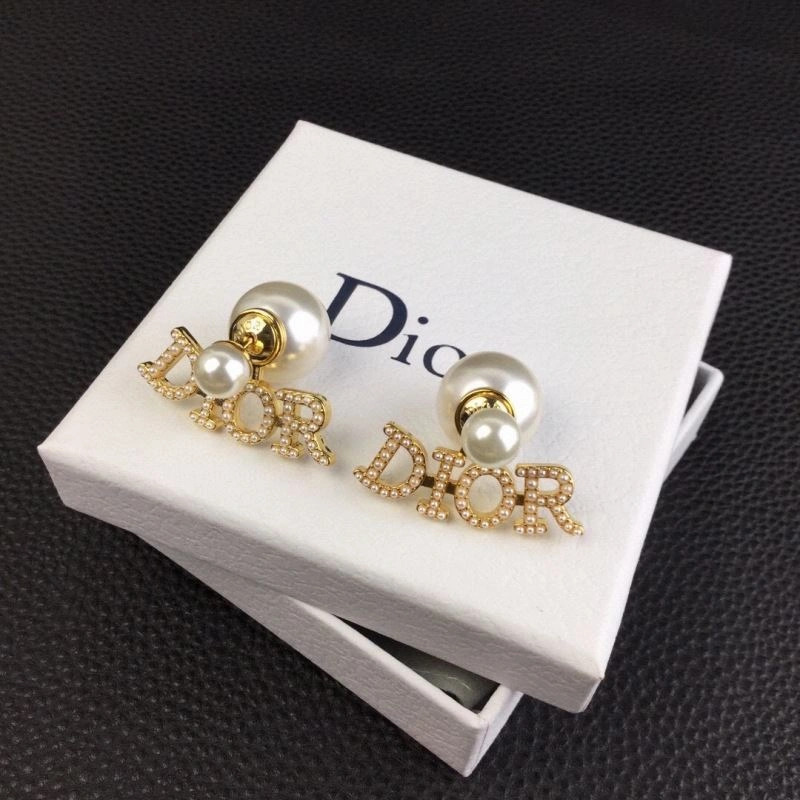 Lightweight Christian Dior Earrings 235040