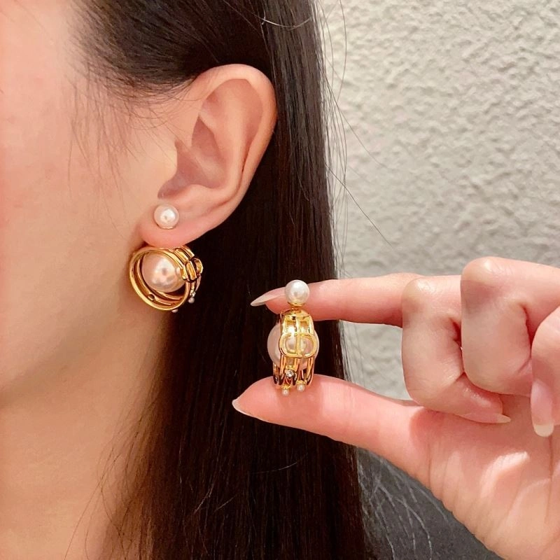 Effortless Christian Dior Earrings 234995