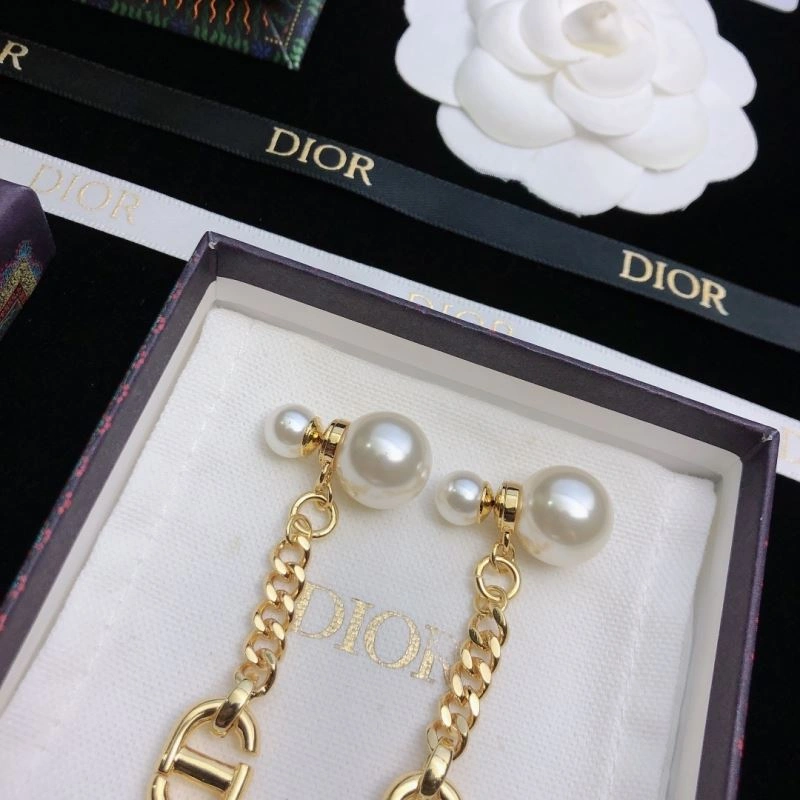 Christian Dior Earrings Chic 235013