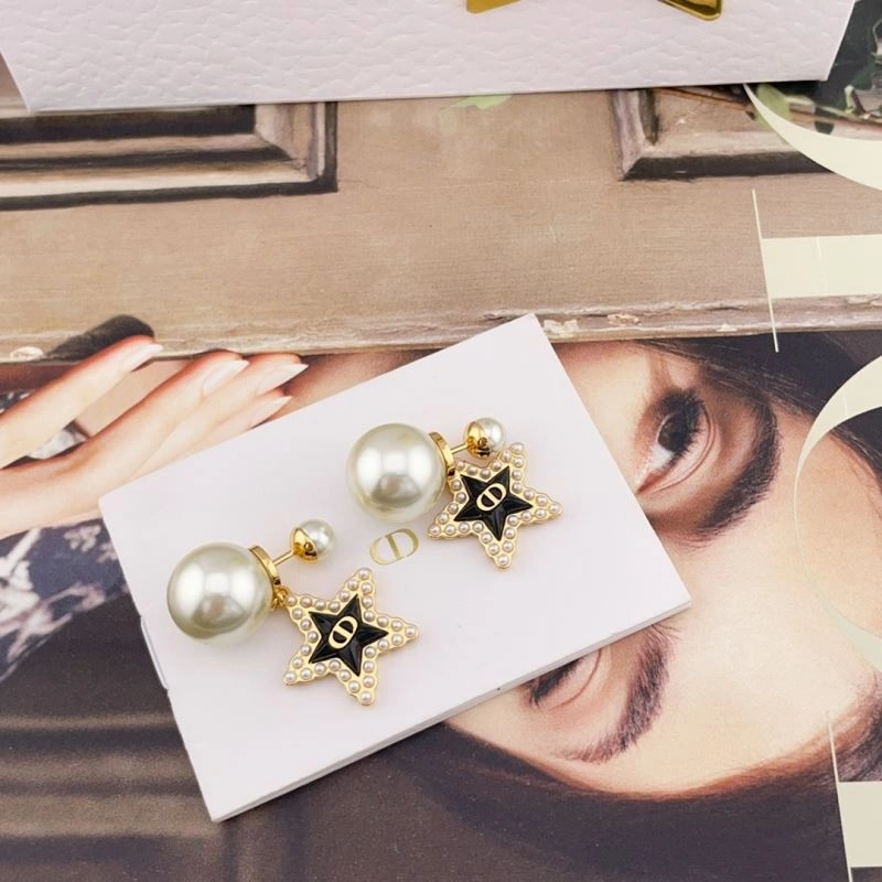 Lightweight Christian Dior Earrings 234901