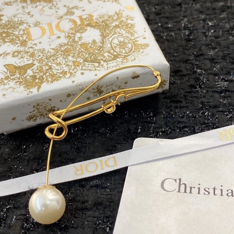 Trendsetting Christian Dior Earrings 234899