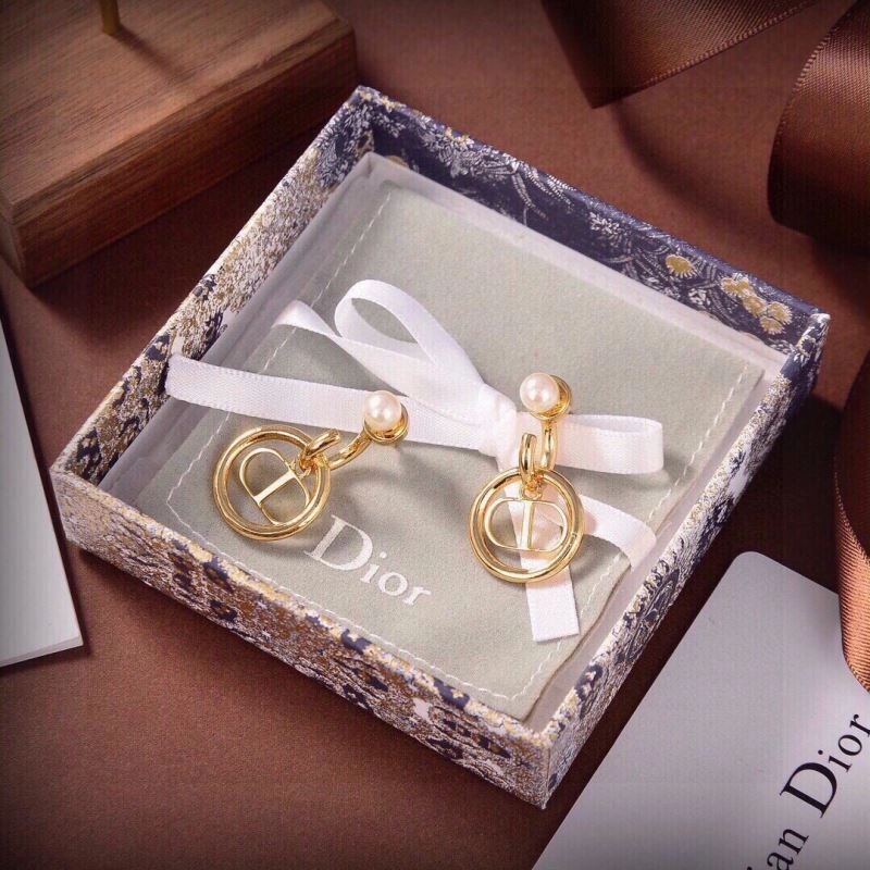 Supportive Christian Dior Earrings 234912