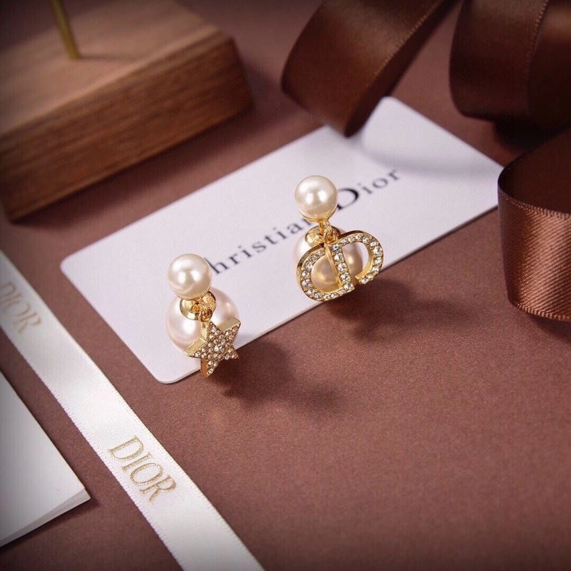 Functional Christian Dior Earrings 234476