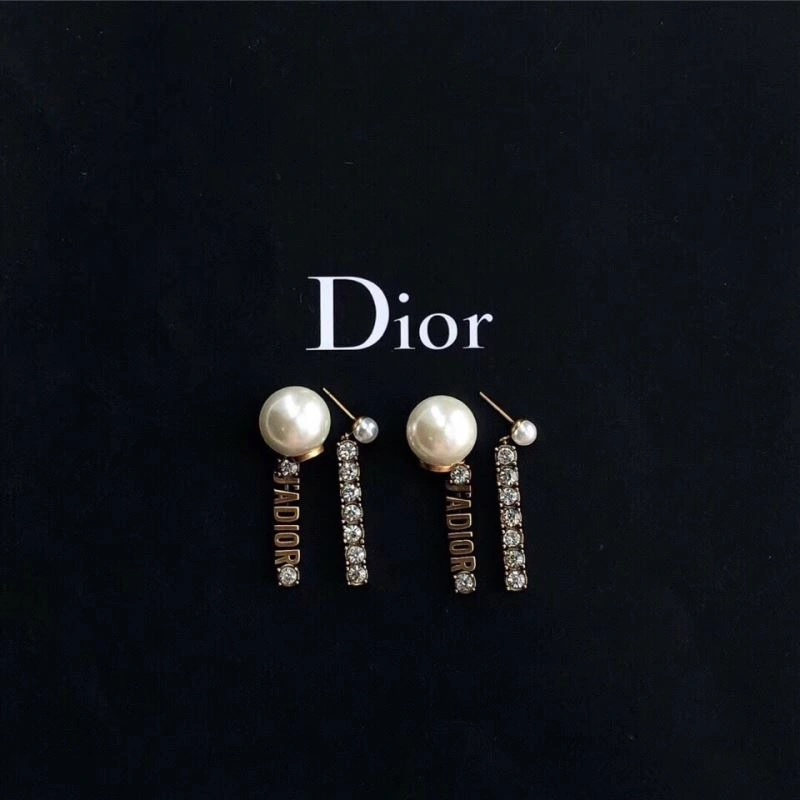 Tailored Christian Dior Earrings 234438