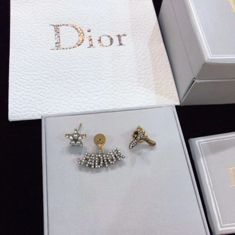 Functional Christian Dior Earrings 234458