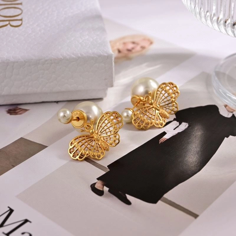 UrbanChic Christian Dior Earrings 234424