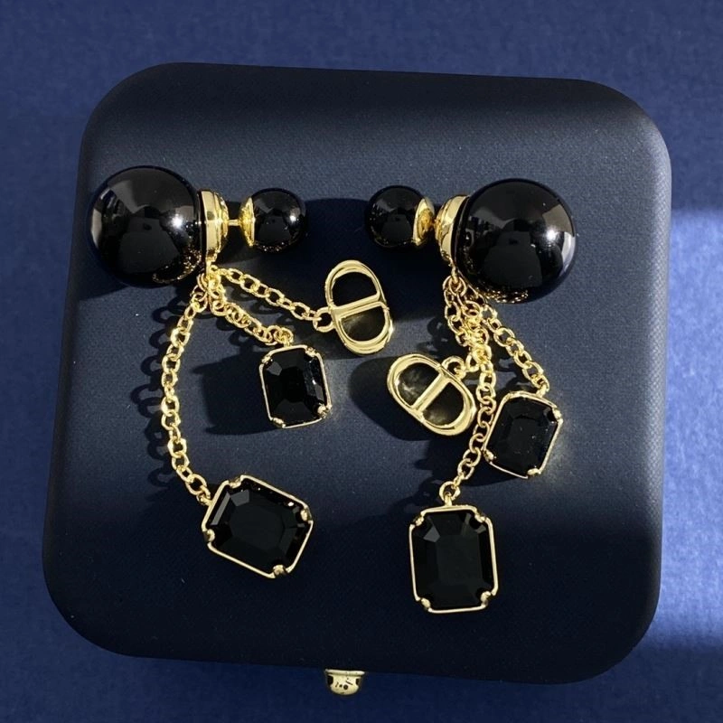 UrbanChic Christian Dior Earrings 234203