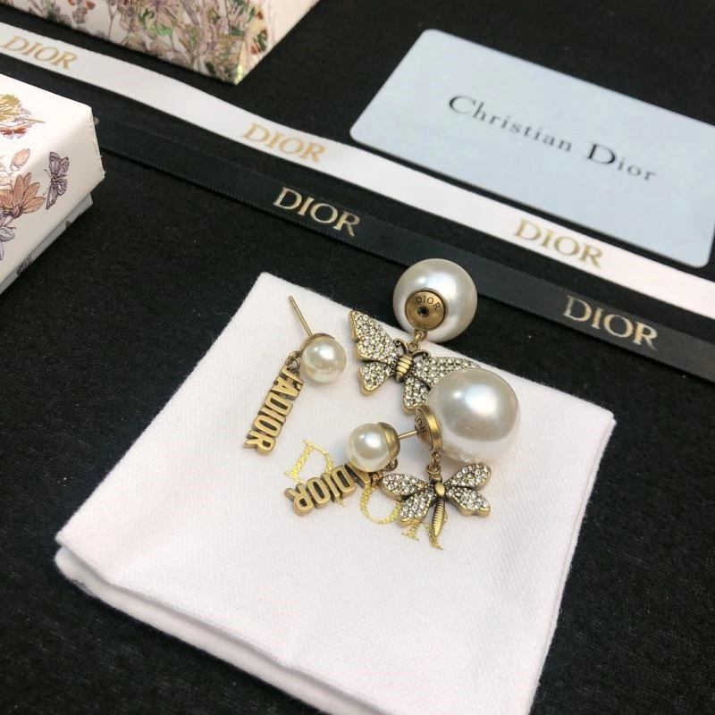 Christian Dior Earrings Lightweight 234283