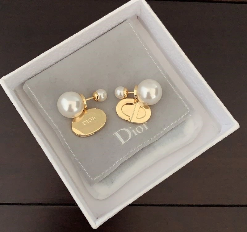 Christian Dior Earrings Fashionable 233836
