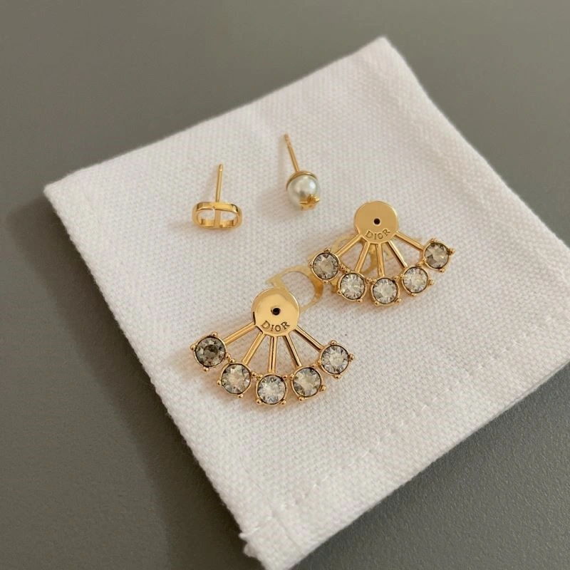 Efficient Christian Dior Earrings 233252
