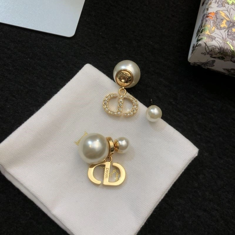 Christian Dior Earrings TimelessDesign 233239