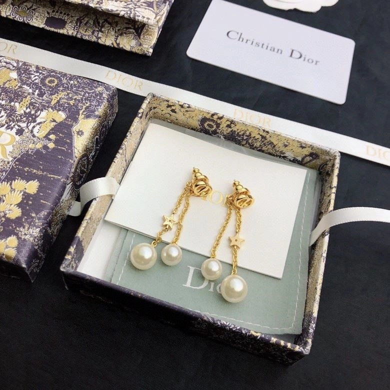 Functional Christian Dior Earrings 233196