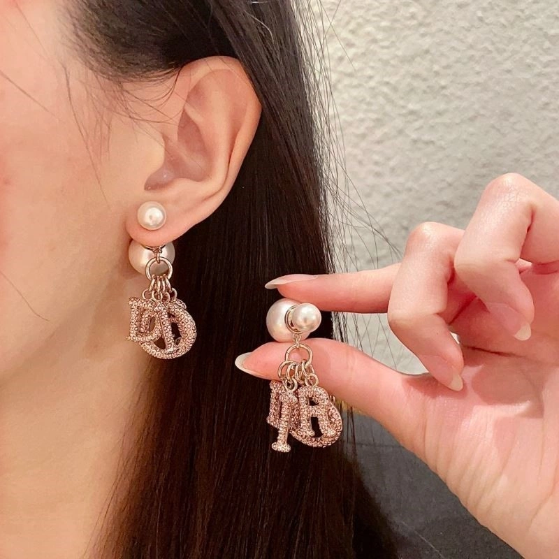 Comfortable Christian Dior Earrings 233151
