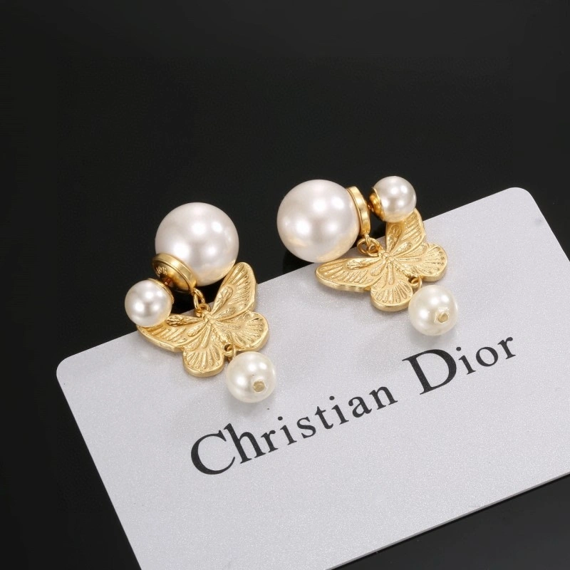 Sleek Christian Dior Earrings 233197