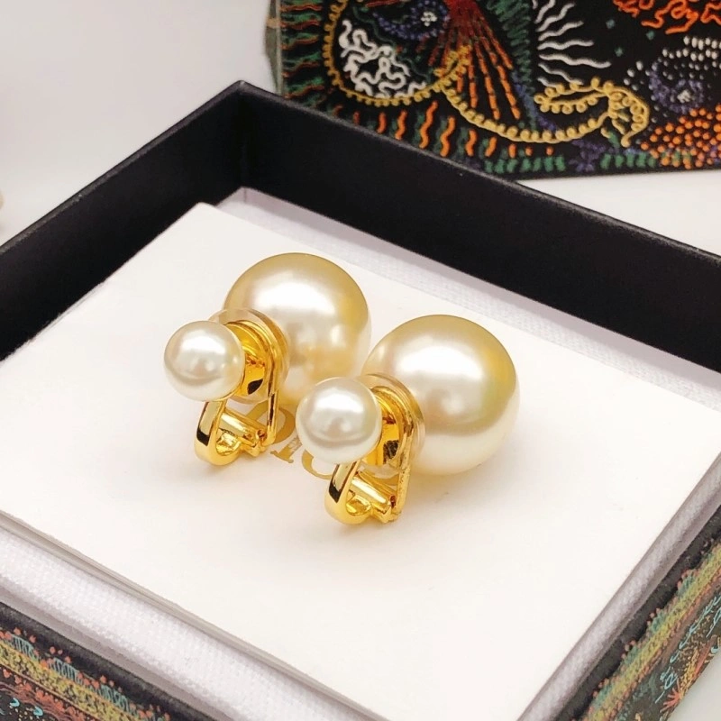 Christian Dior Earrings Minimalist 232825