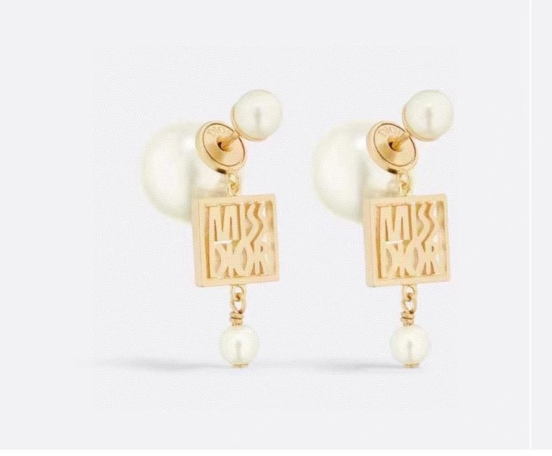 Christian Dior Earrings Fashionable 232584