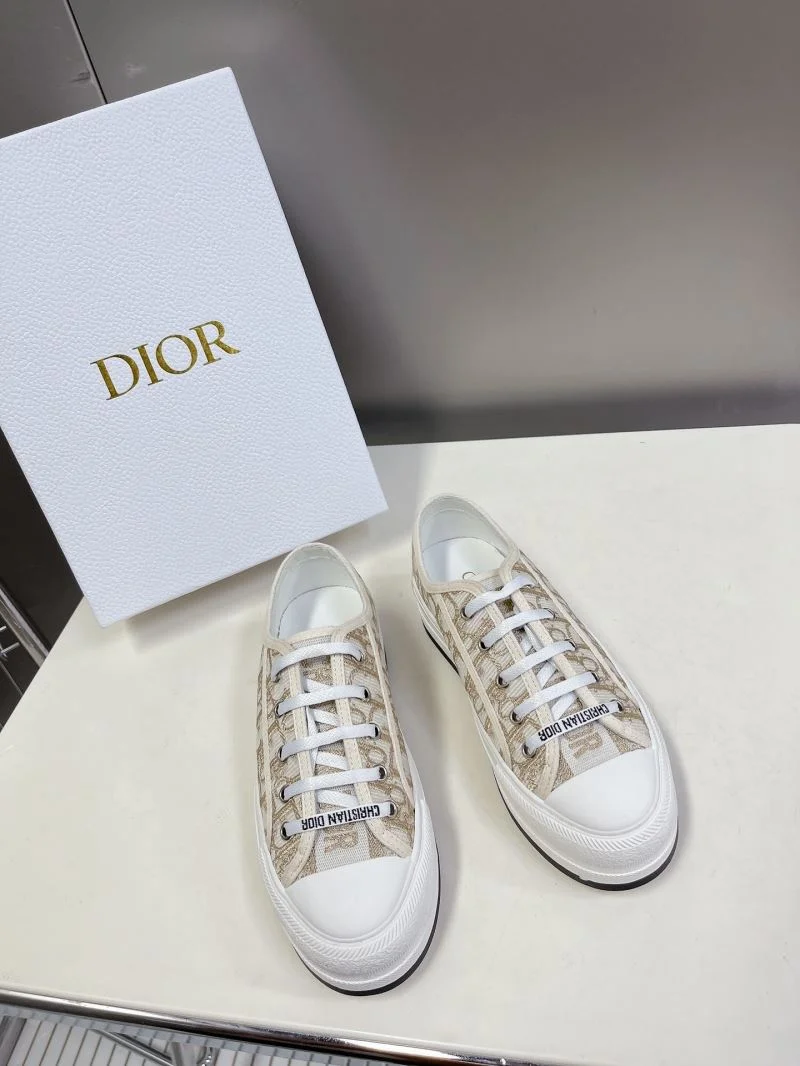 Vibrant Christian Dior Flat Shoes 21317