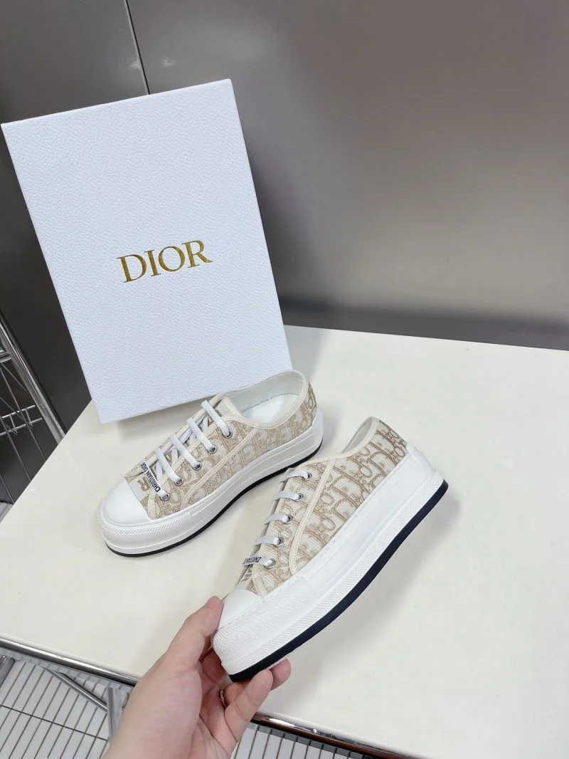 Vibrant Christian Dior Flat Shoes 21317