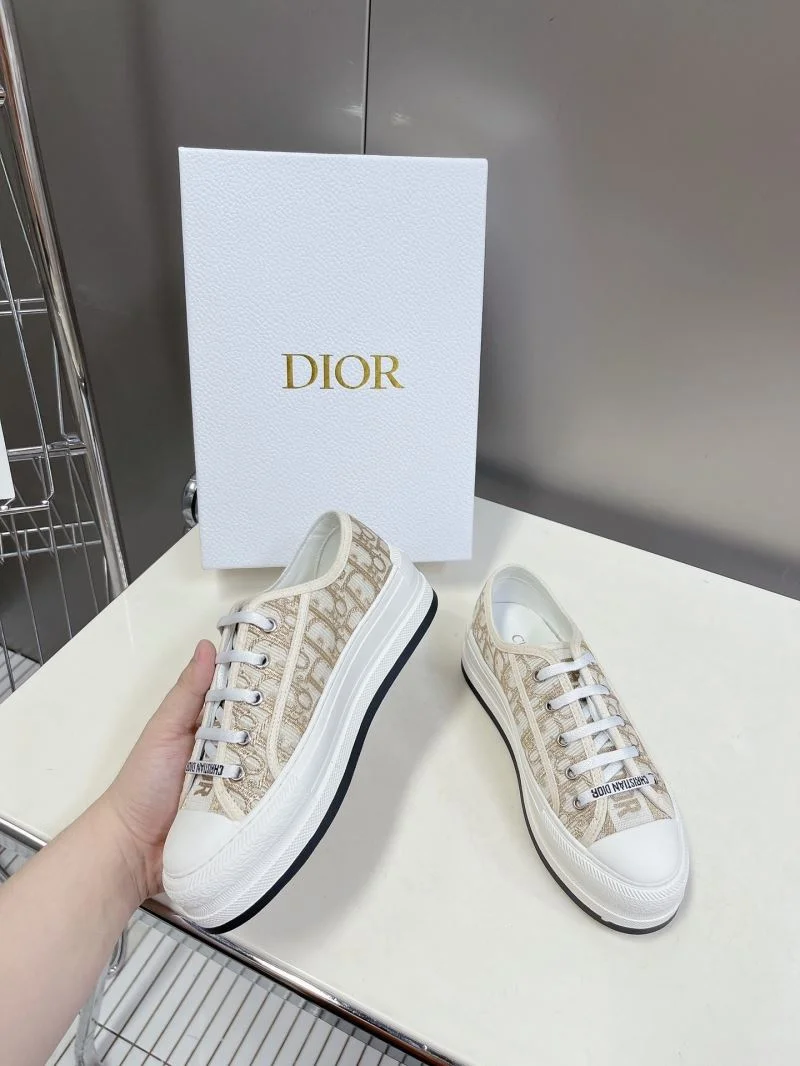 Vibrant Christian Dior Flat Shoes 21317