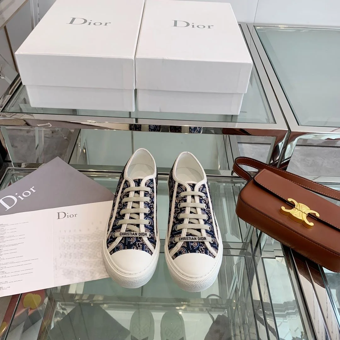 Stylish Christian Dior Flat Shoes 21310