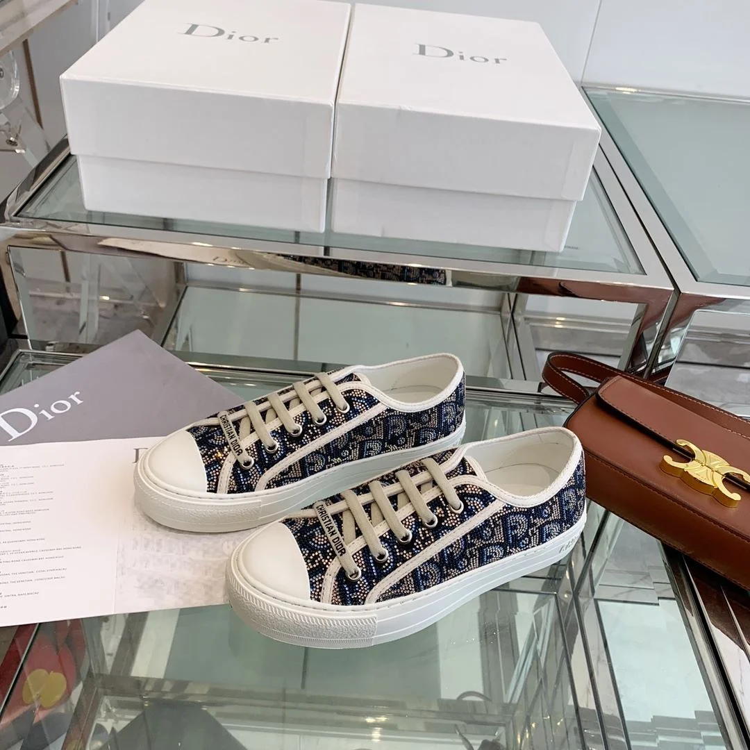 Stylish Christian Dior Flat Shoes 21310
