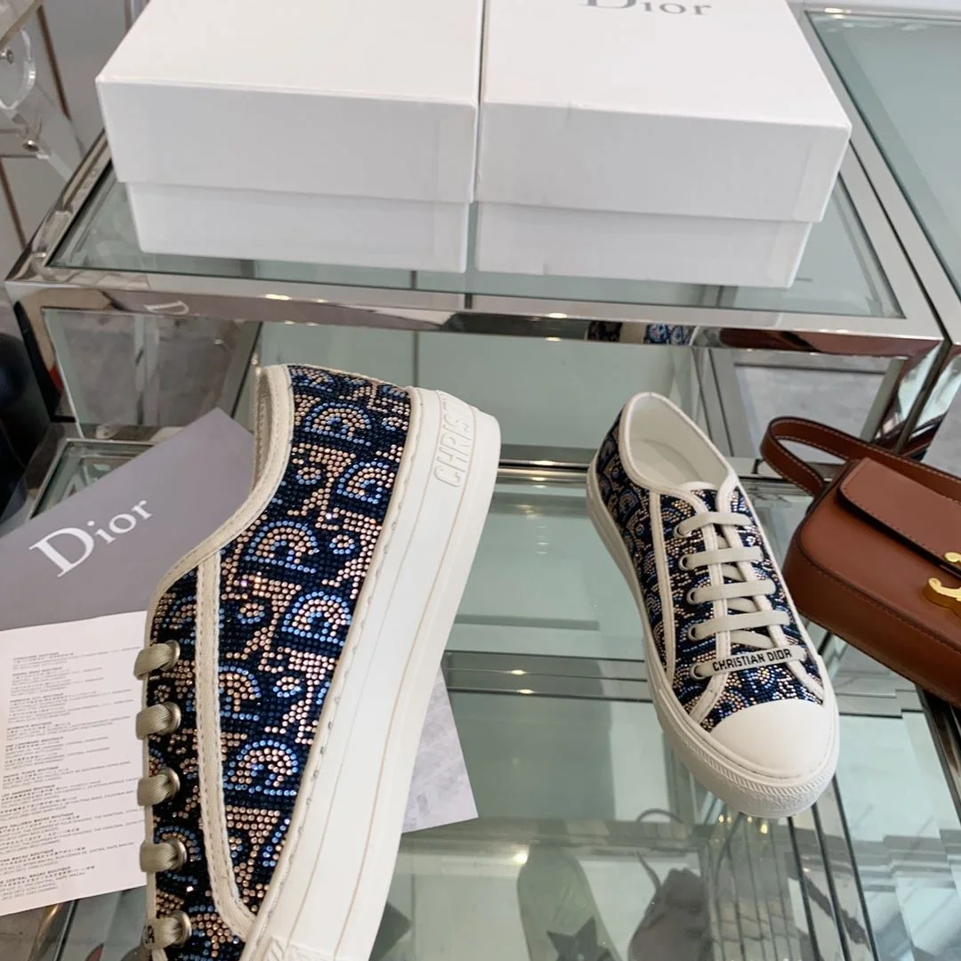 Stylish Christian Dior Flat Shoes 21310