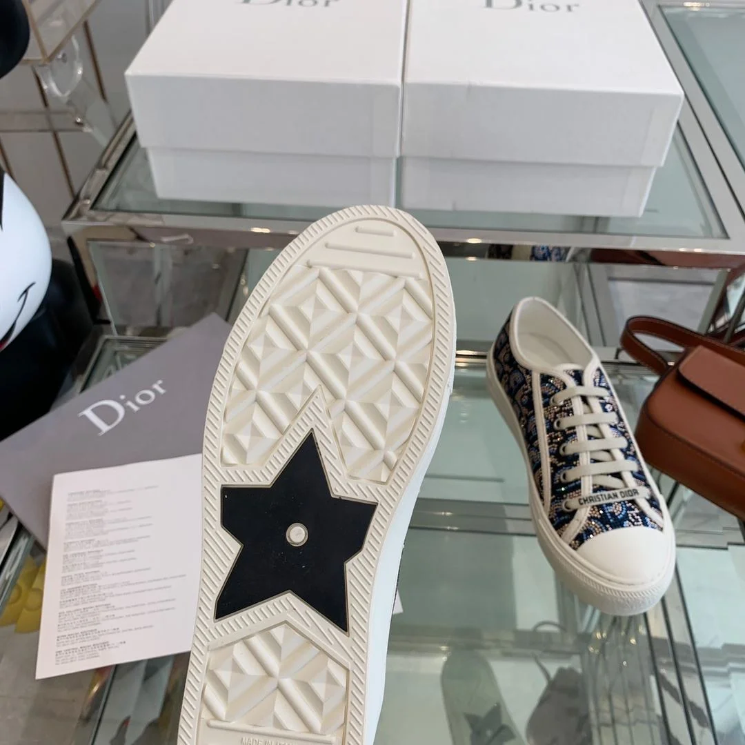 Stylish Christian Dior Flat Shoes 21310