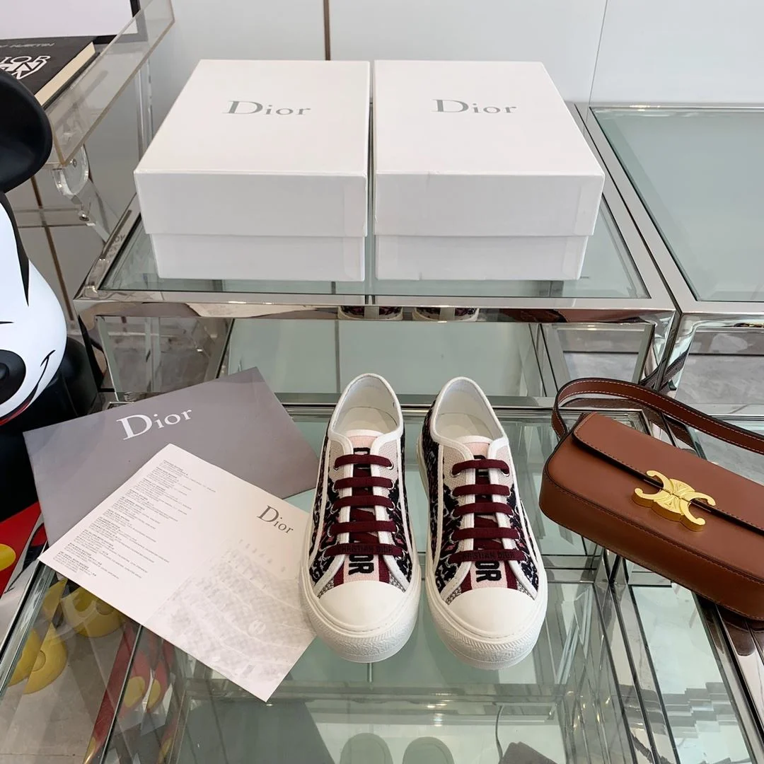 Sleek Christian Dior Flat Shoes 21308