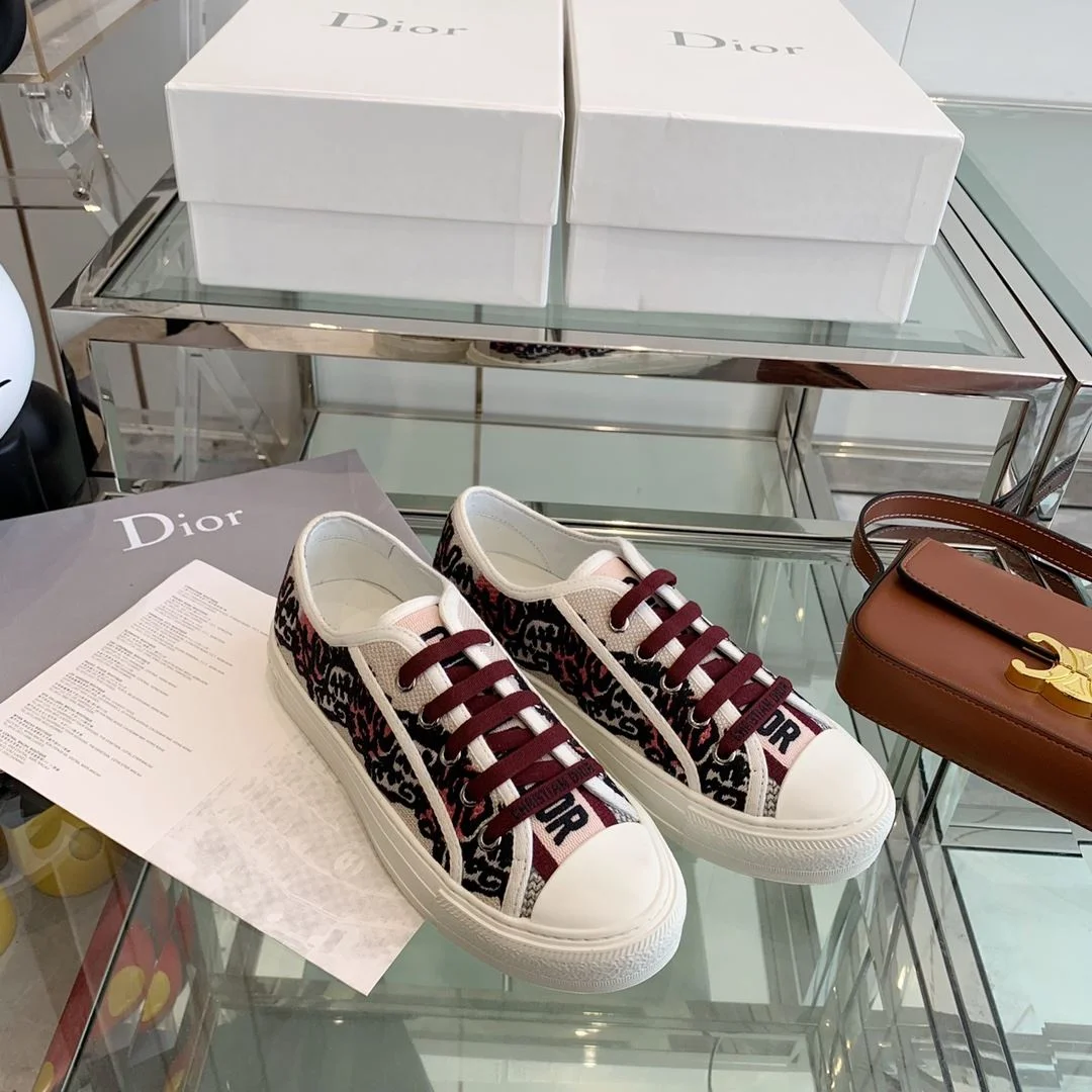 Sleek Christian Dior Flat Shoes 21308