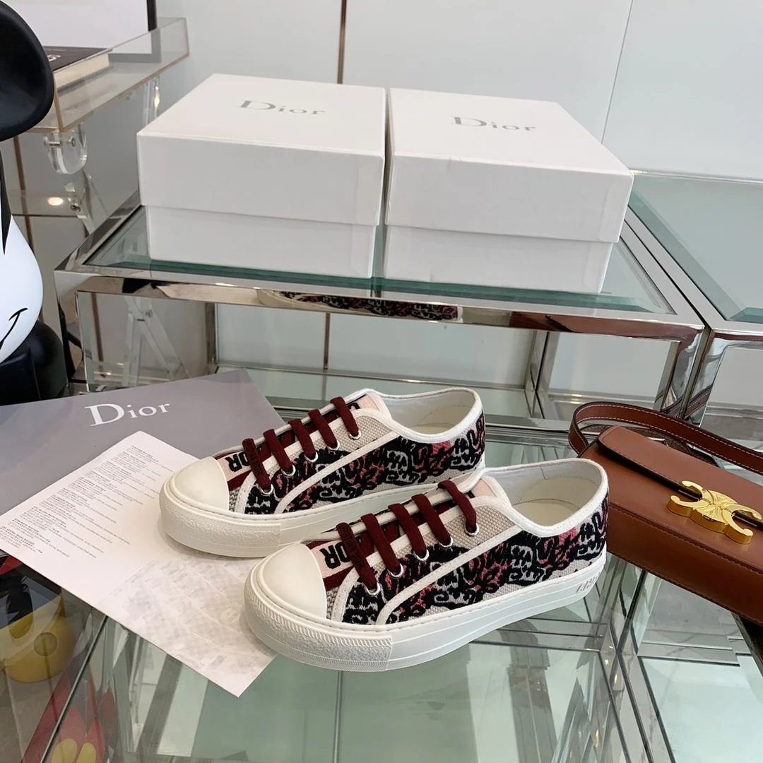 Sleek Christian Dior Flat Shoes 21308