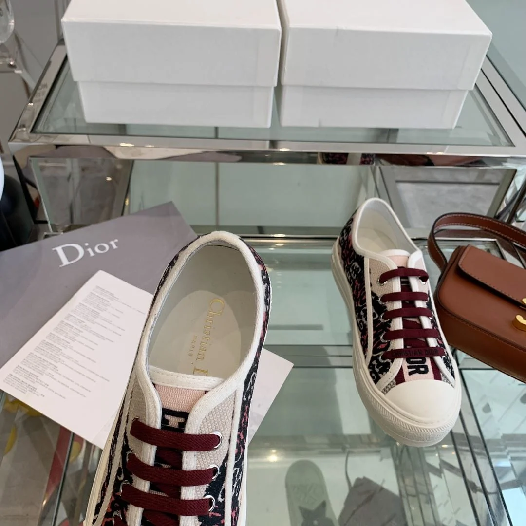 Sleek Christian Dior Flat Shoes 21308