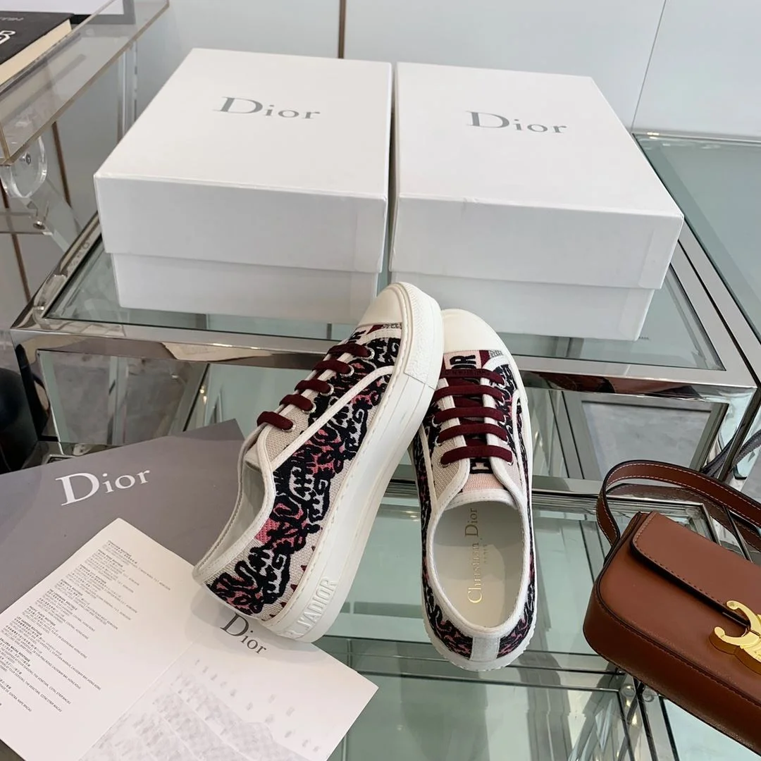 Sleek Christian Dior Flat Shoes 21308